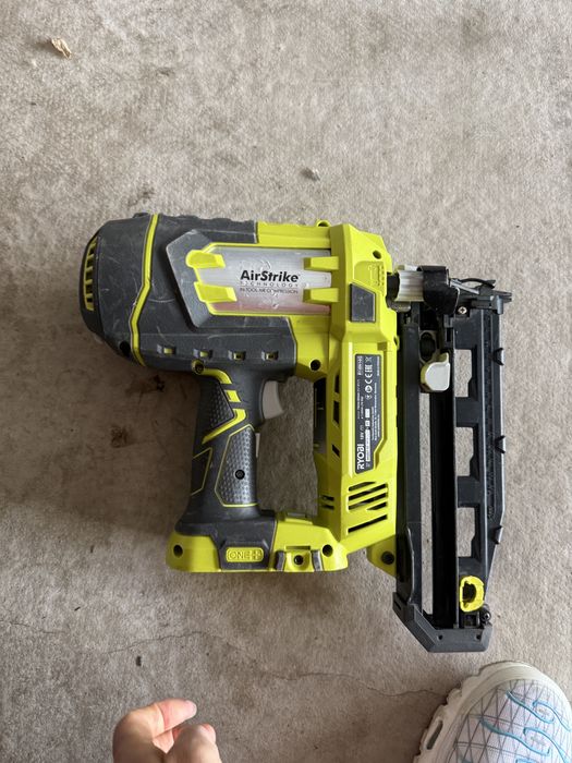 Pistol cu cuie Ryobi profesional 18V Ryobi