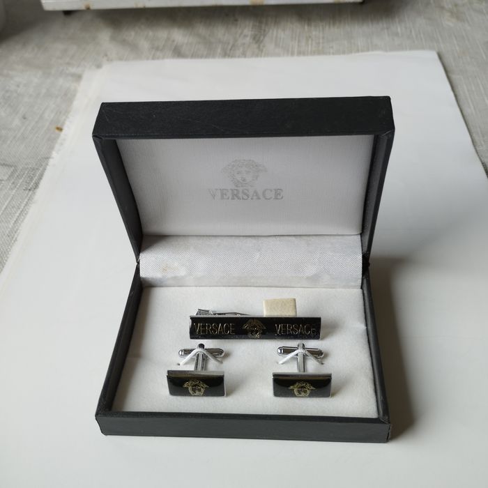 Комплект игла и ръкавели Версаче