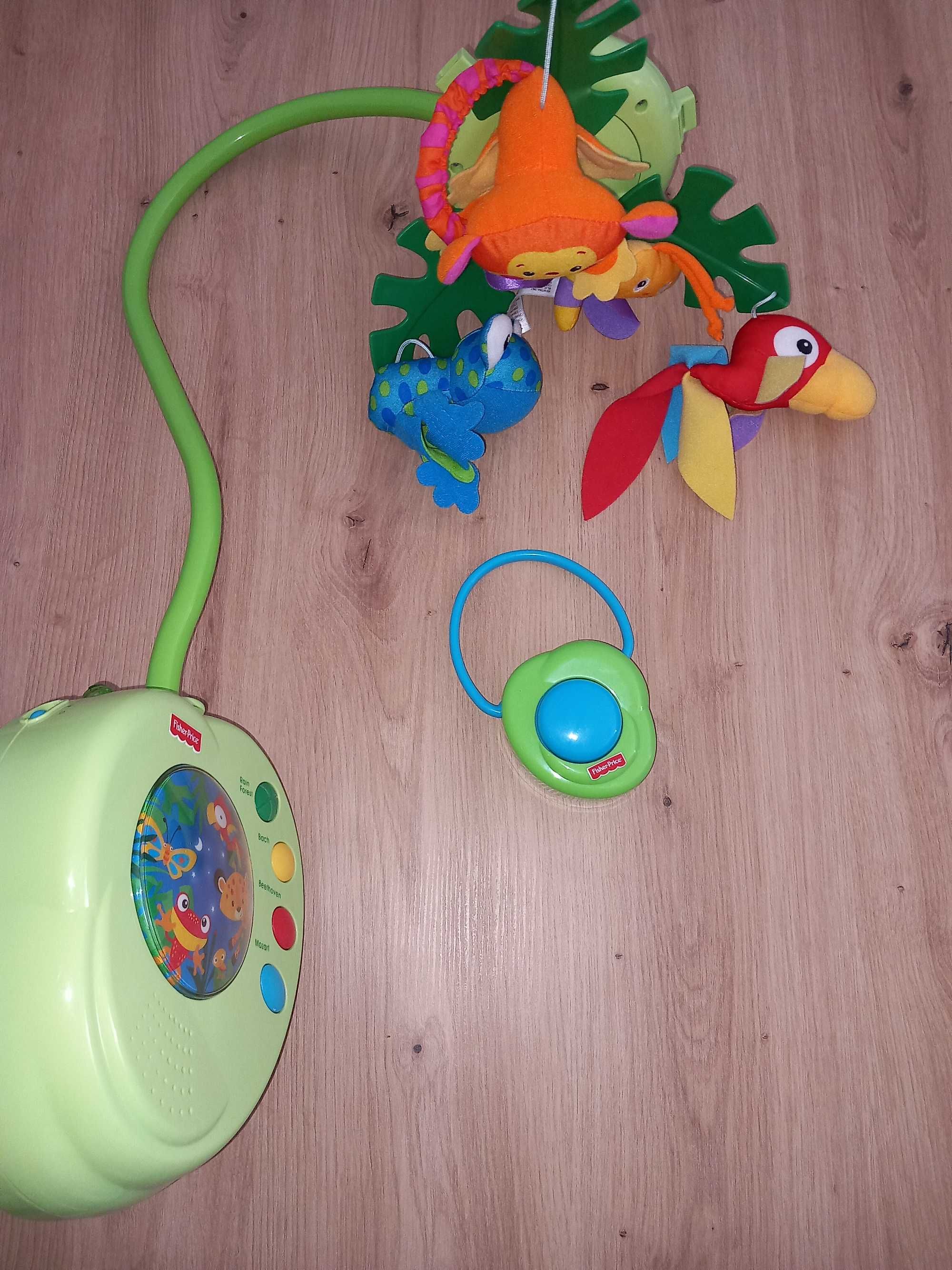 Музикалната въртележка на Fisher Price Rainforest Peek a Boo Leaves