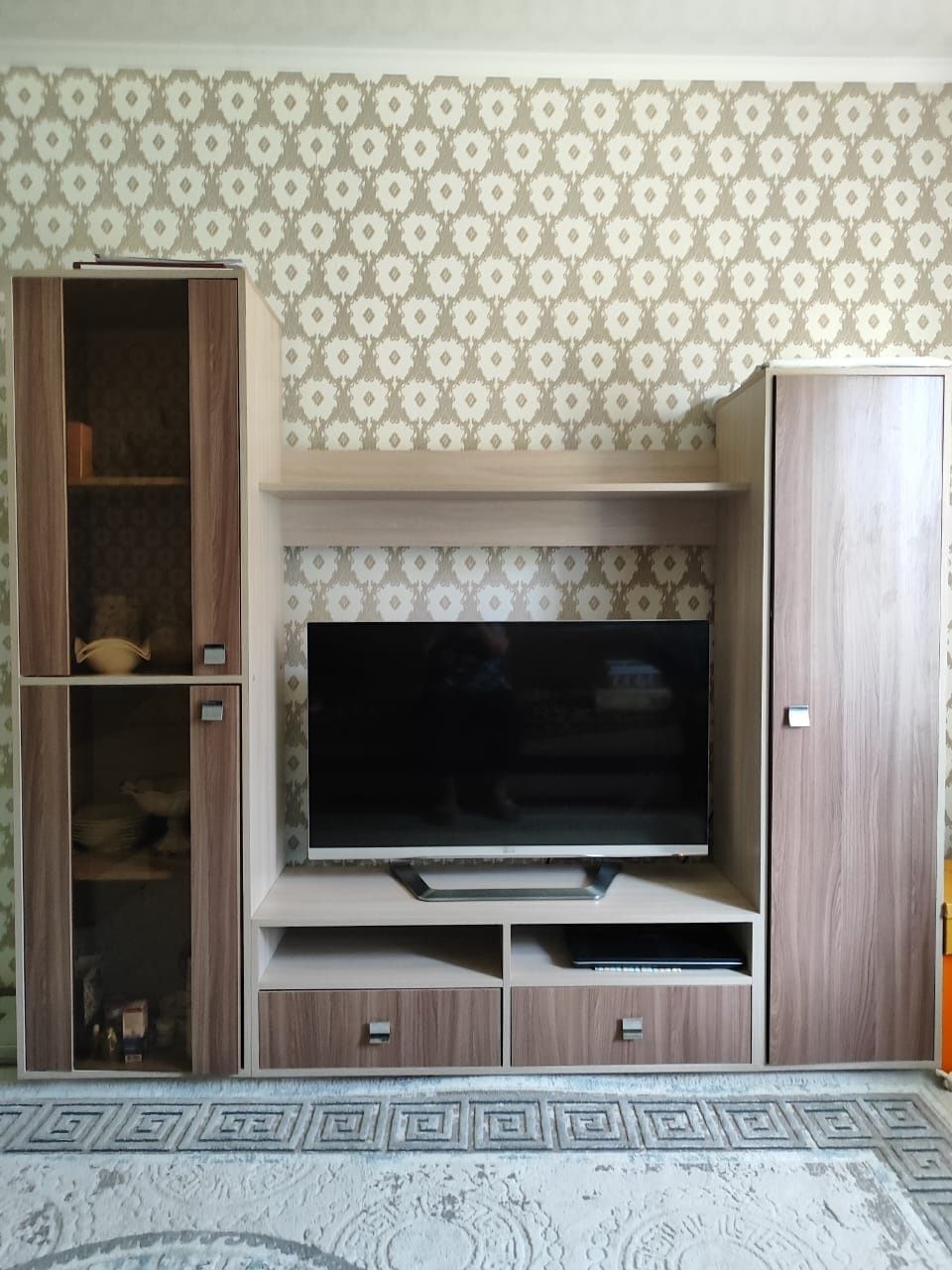 Продам стенку  в грстинную