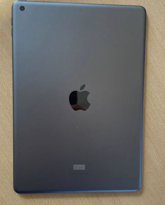 Айпад 9 в отличном состаяние 64 гб защитная пленка и чехол в подарок