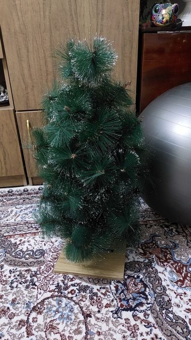 Новогодняя ёлка б/у