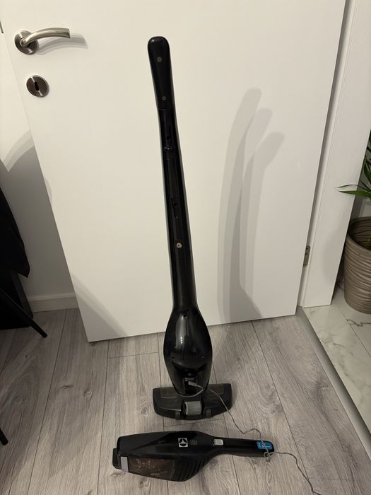 ELECTROLUX - Aspirator vertical - Model “ eerc72eb “