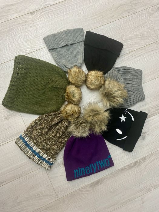 Caciuli / fes cu mot pufos blana, noi