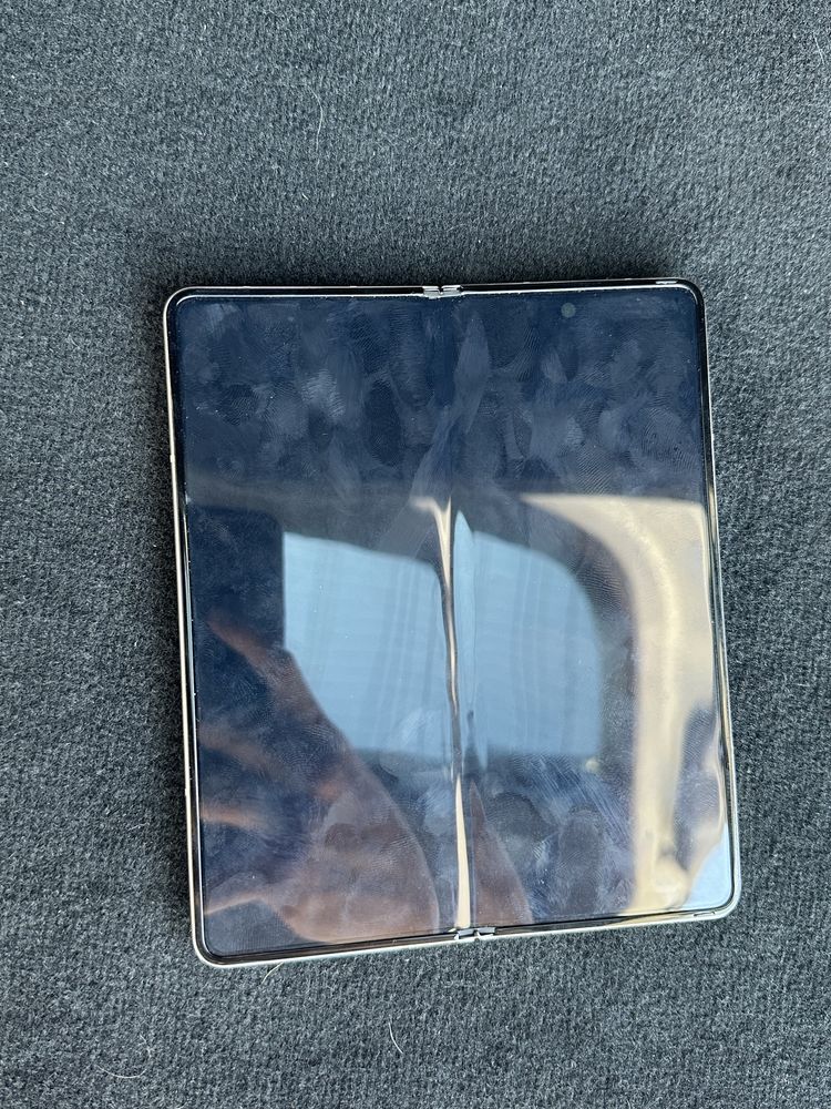 Galaxy Z Fold 4 Gold