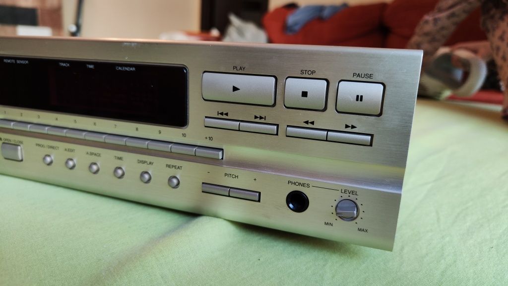 Denon DCD-715 CD player