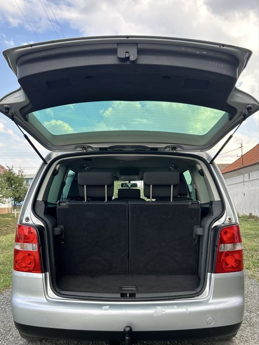 Volkswagen touran 2005 1.6 benzina  105Cp 7 locuri