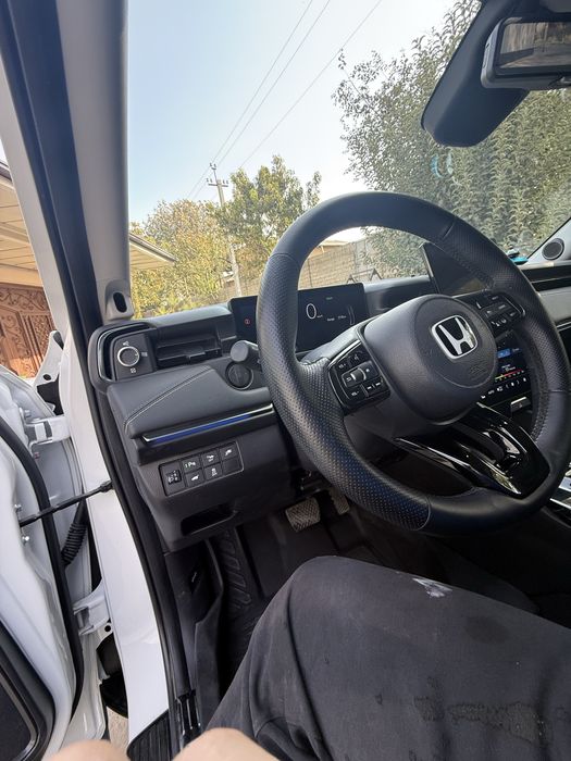 Продаю Honda e:NS1 октябрь 2022 г. В отличном состоянии