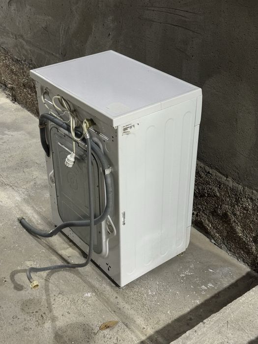 Kir moshina sotiladi