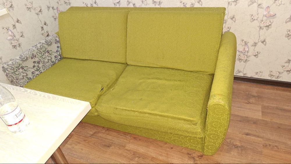 Divan.   Kreslo.