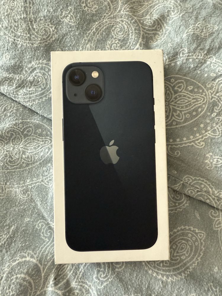 iPhone 13 128 GB чисто нов, не разпечатван.