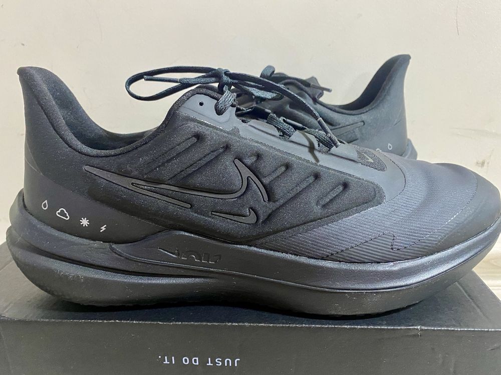 Nike Air Winnflo Shield