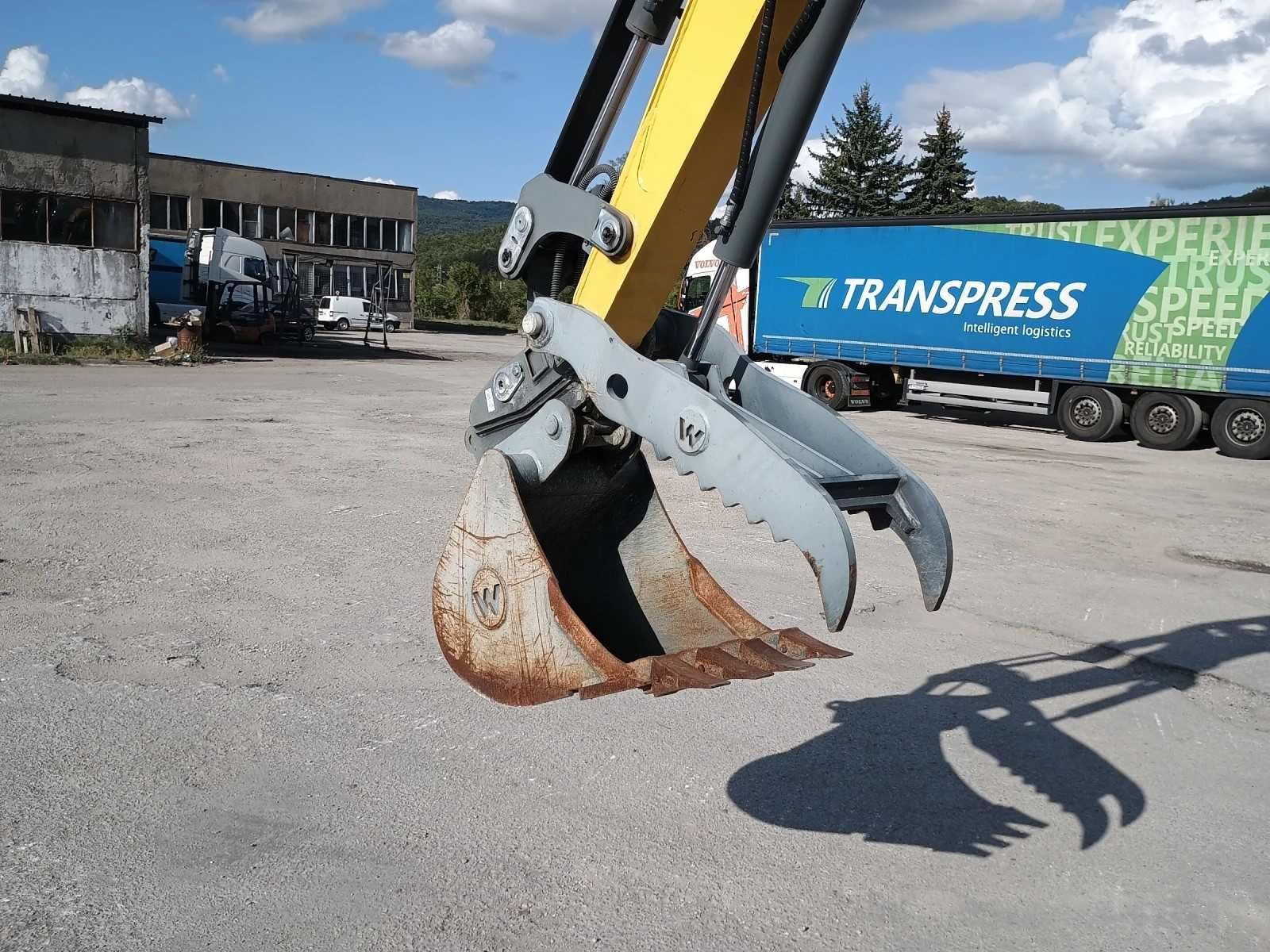Багер Wacker Neuson