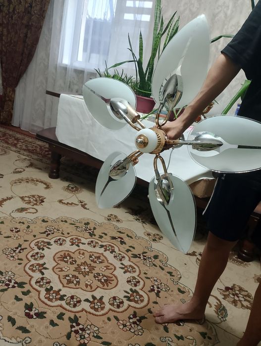 Продам люстру в хорошем состоянии