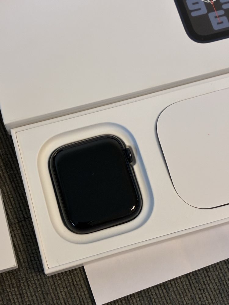 КАТО НОВ 44mm Apple watch SE2 v3 CEL A1 Гаранция 2027 MIDNIGHT