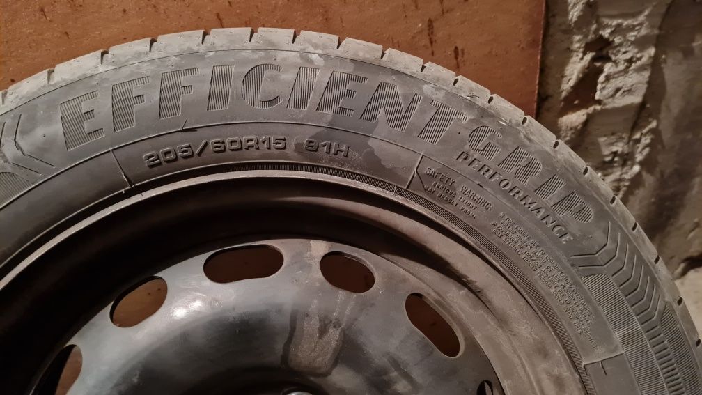 Гуми Goodyear EfficientGrip - 205x60x15, 3 броя, летни