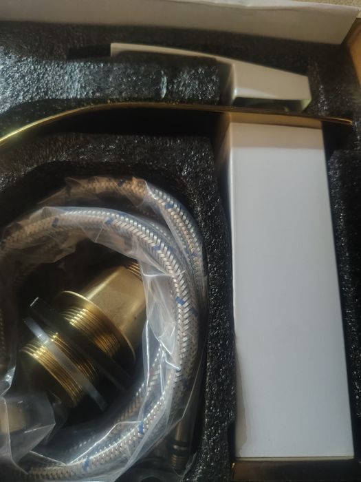 Baterie chiuveta alb/ auriu