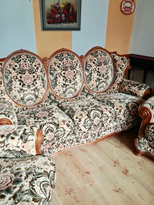 Диван  с  кресла