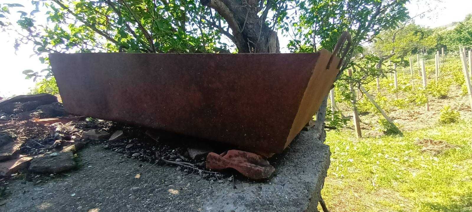 Здраво,метално корито, направено от дебела ламарина