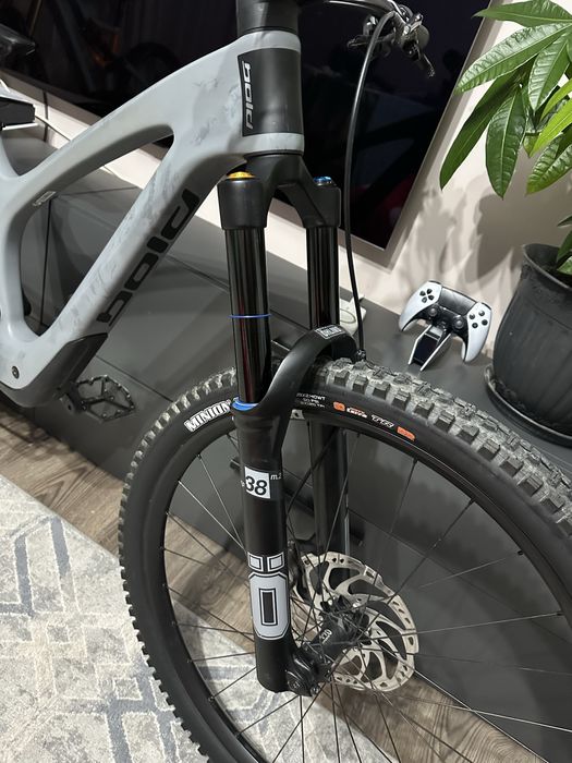 Bicicleta BOLD Unplugged ULTIMATE 2024 OHLINS FULL carbon