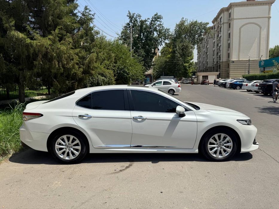 Toyota Camry 2020 год