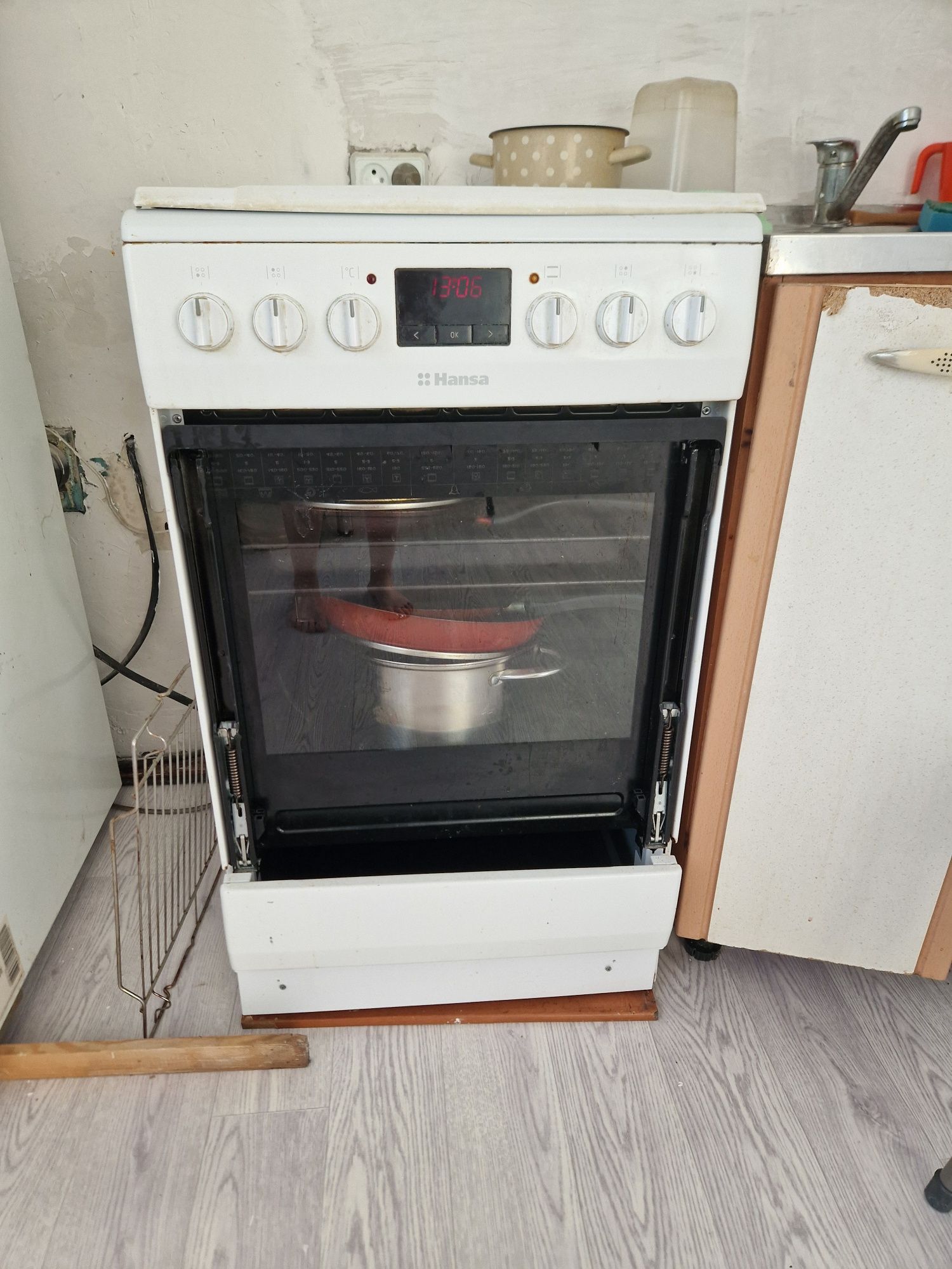 Продам электрическую плиту Ханса, все работает, отлично