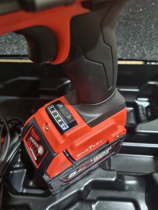 Impact cu patrat 3/4 Milwaukee M18 ONEFHIW34 pentru utilaje 2050Nm