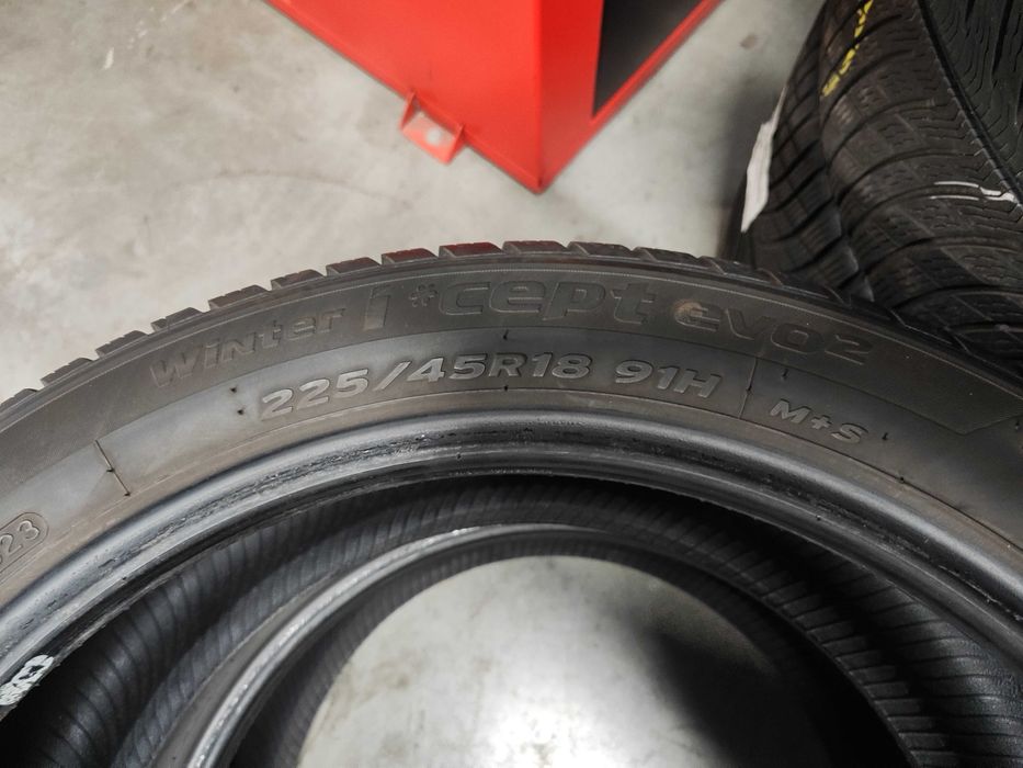 4бр.зимни гуми 225/45/18 Hankook