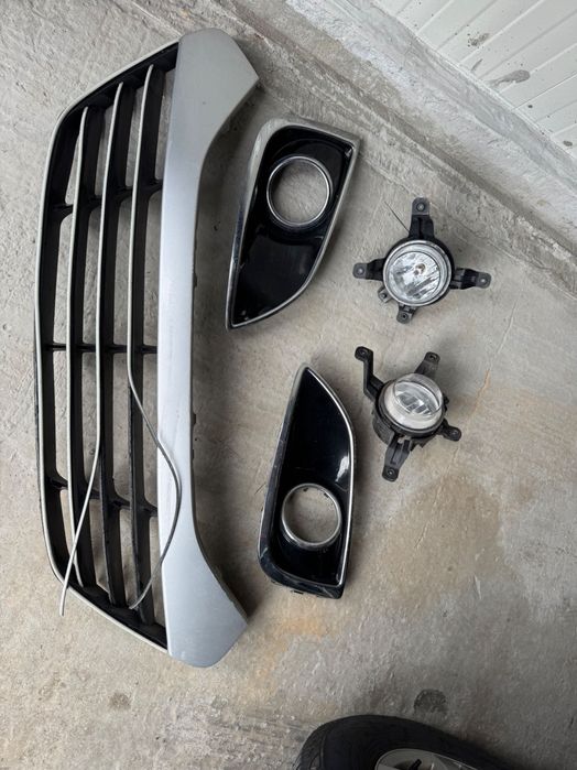 Vând proiectoare cu rame+ masca Hyundai IX35 detalii doar la tel