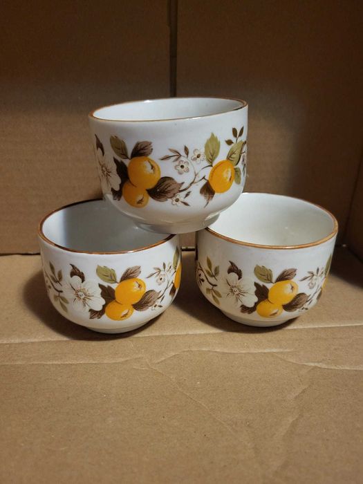 3 cănuțe fără toartă, model floral