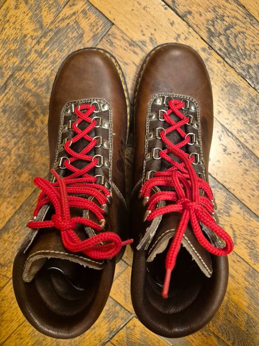 Vand bocanci maro din piele naturala, marimea 40, impermeabili, noi