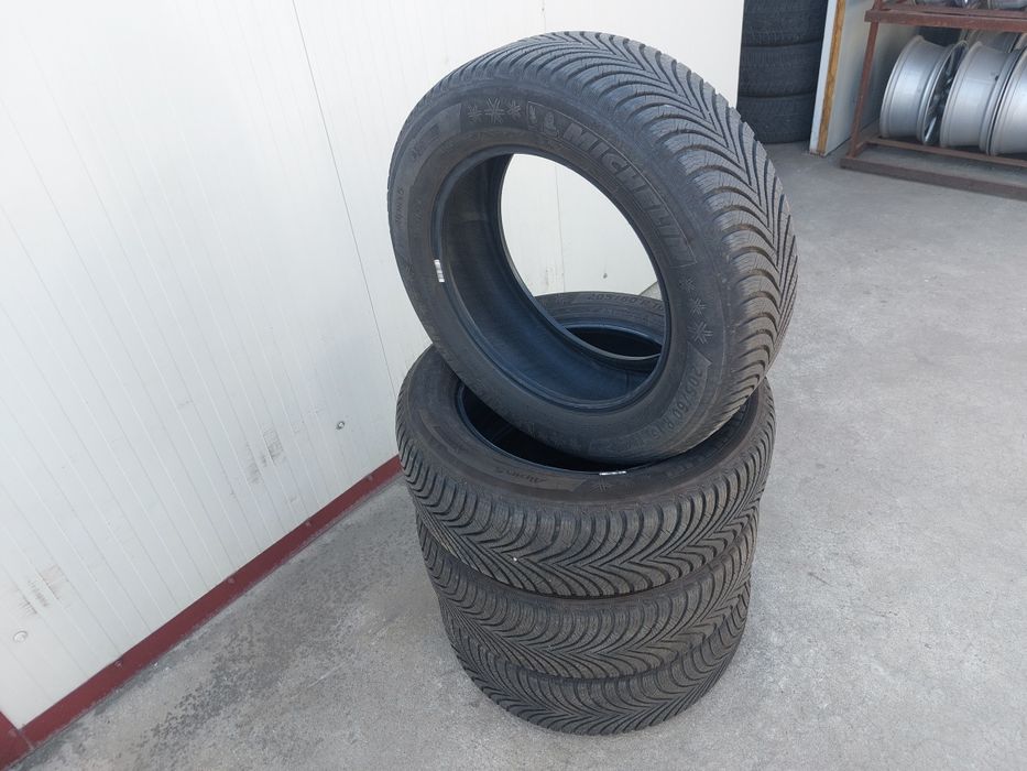 125 lei bucata! Set anvelope M+S/IARNA 205 60 16 Michelin