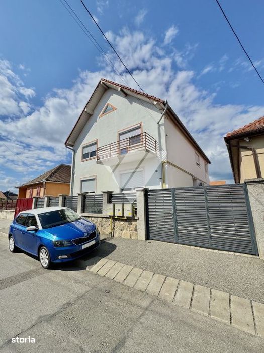 Apartament la casa – 4 camere + demisol util + curte si garaj Sibiu