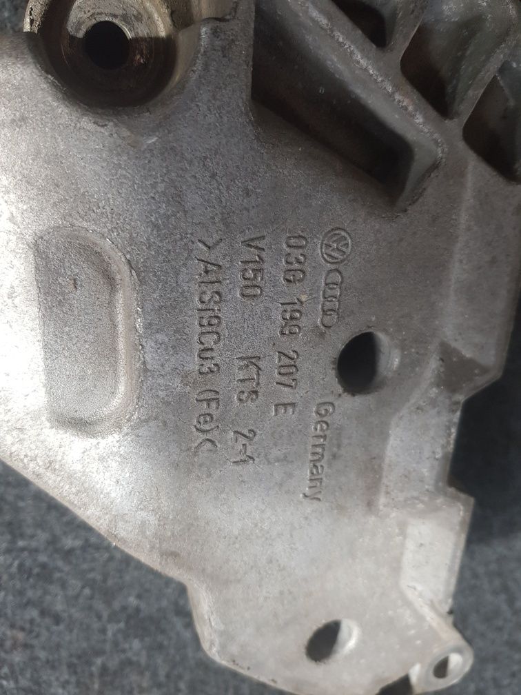 Лапа за двигател 2.0 tdi 03G 199 207 E /A