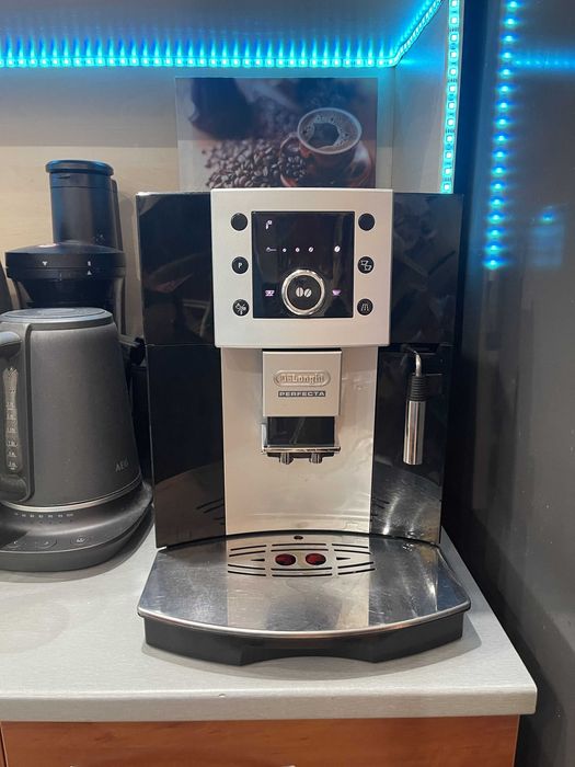 Кафе машина DELONGHI PERFECTA Esam 5400.