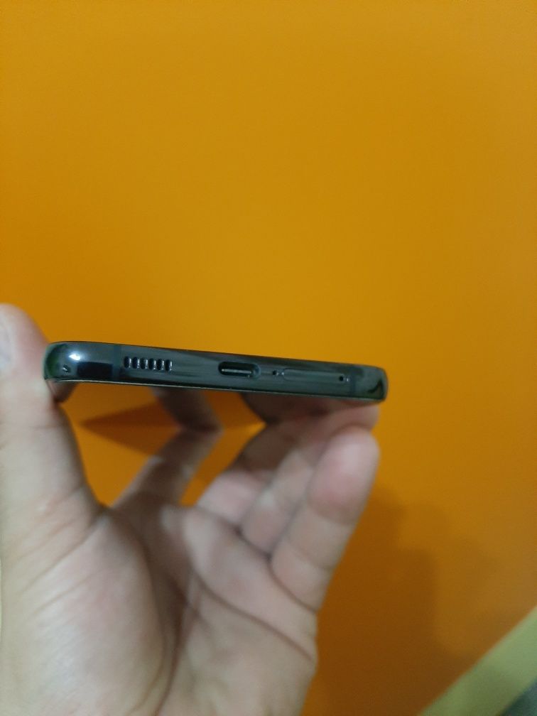 Продавам Samsung Galaxy S22 plus 256 Като нов