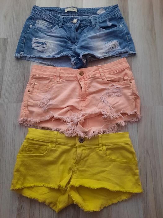 Lot pantaloni scurți