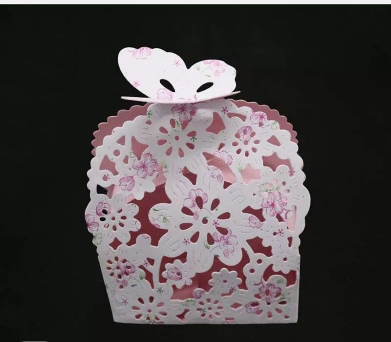 Кутийка за малки подаръчета с пеперуда