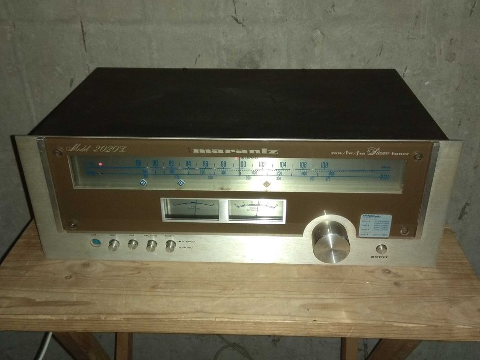 Колекционерски тунер Marantz model 2020L