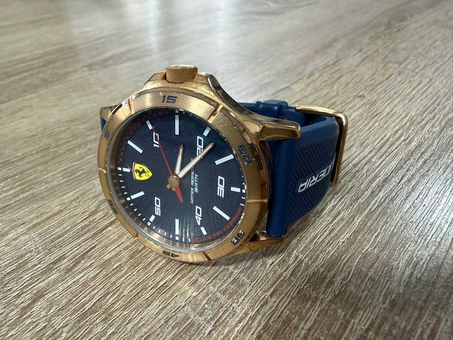 мъжки часовник Ferari