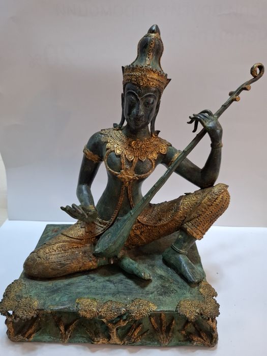 Бронзова позлатена статуетка на богинята Сарасвати