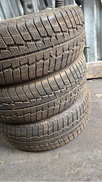 Продам авто шины 215/65/16