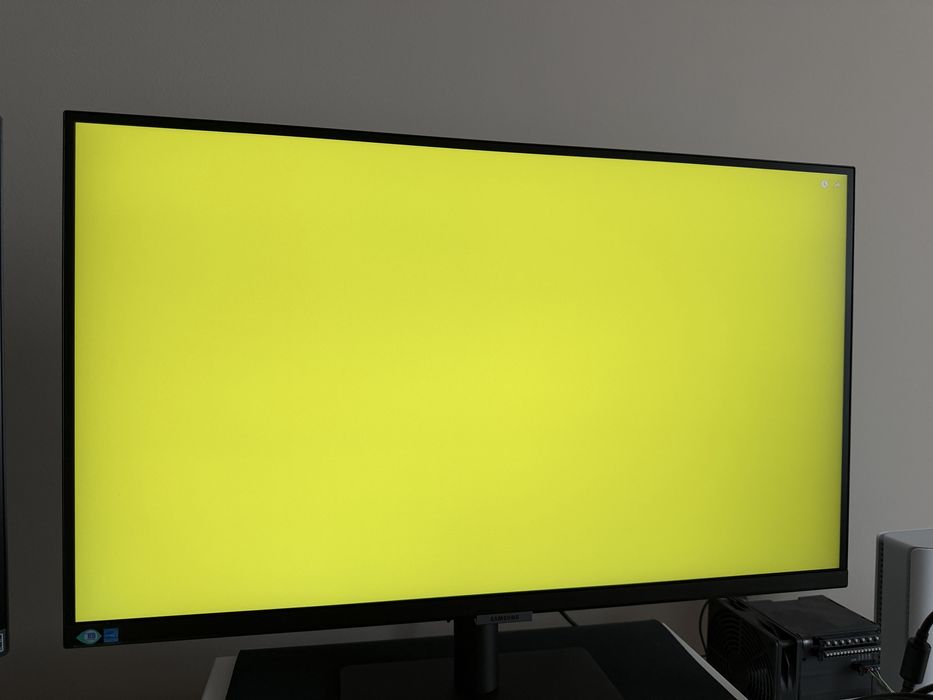 Монитор 4K IPS 27'' Samsung ViewFinityS8 USB-C, LAN, USB3.0 S27B800PXU