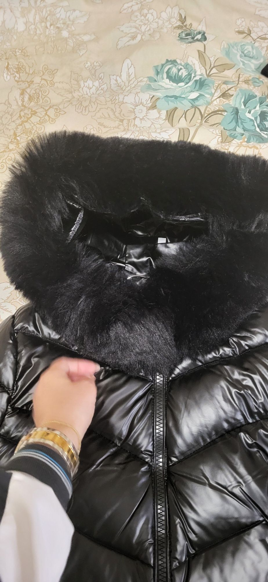 Зимно яке с пухена качулка