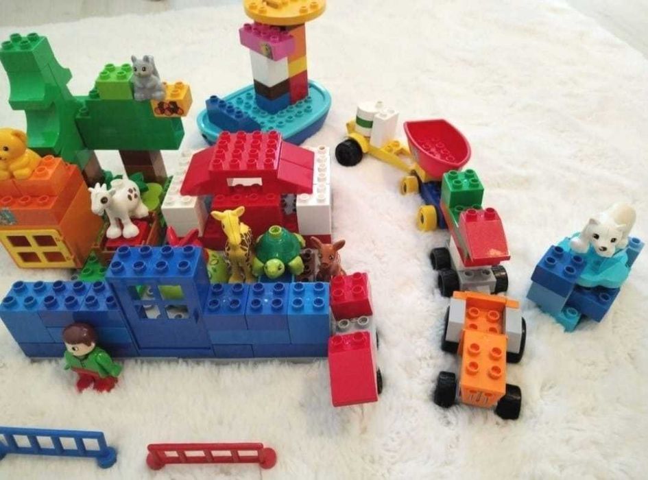 LEGO DUPLO ferma cu animale si accesorii 3 ani+ 156 piese