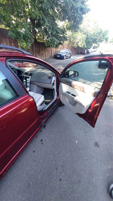 Volvo V50 – 2010 – 1.6D – Dublu climatronic, piele crem, pilot automat