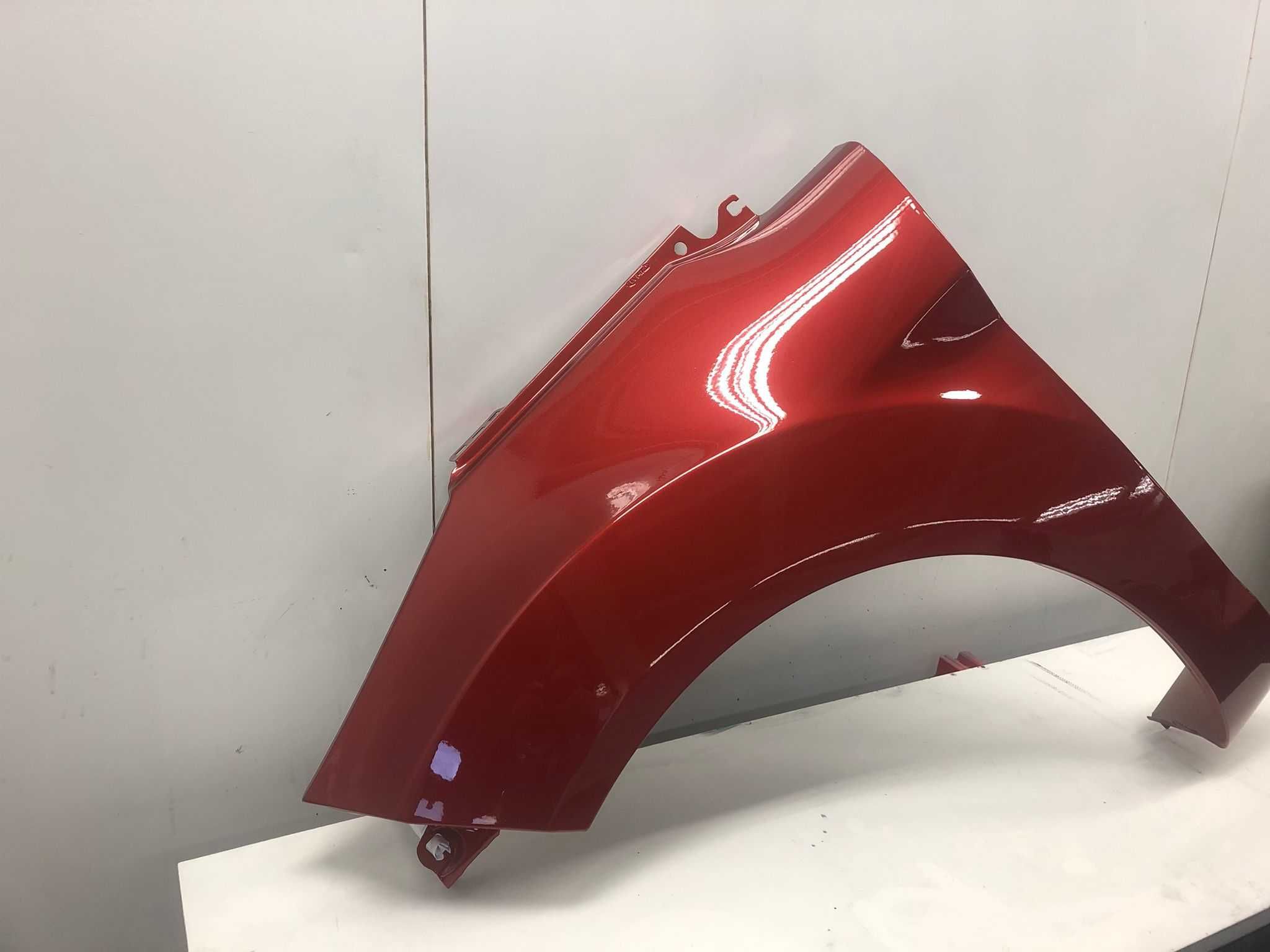 Aripa Fata Stanga Ford Fiesta An 2008-2017 (Tango Red (Rosu))