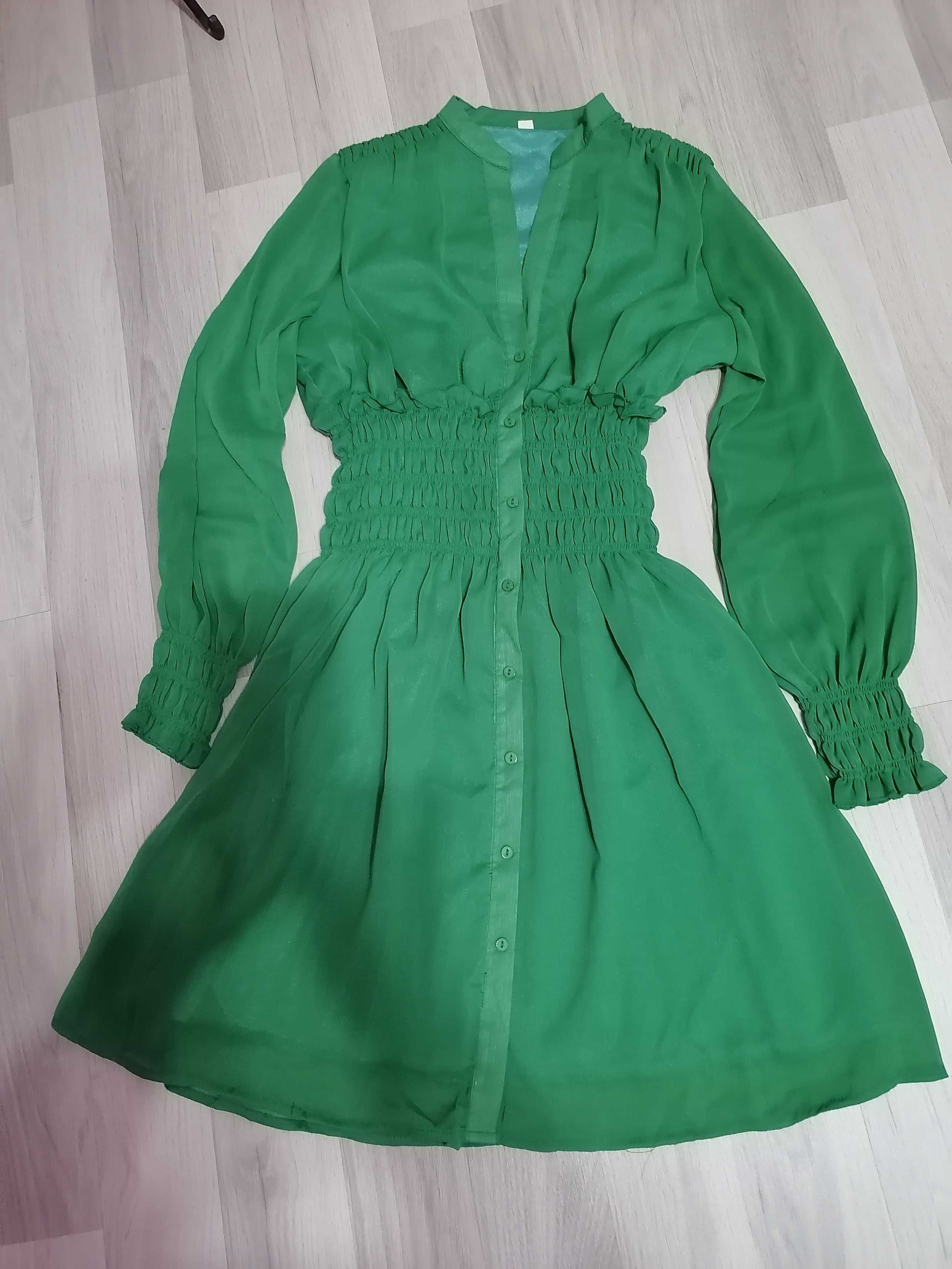 Rochie elegantă, verde, cu talie elastică, mărime S.