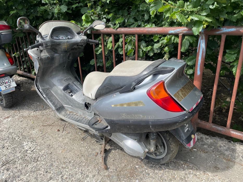 Vand 2 scutere Honda Phanteon