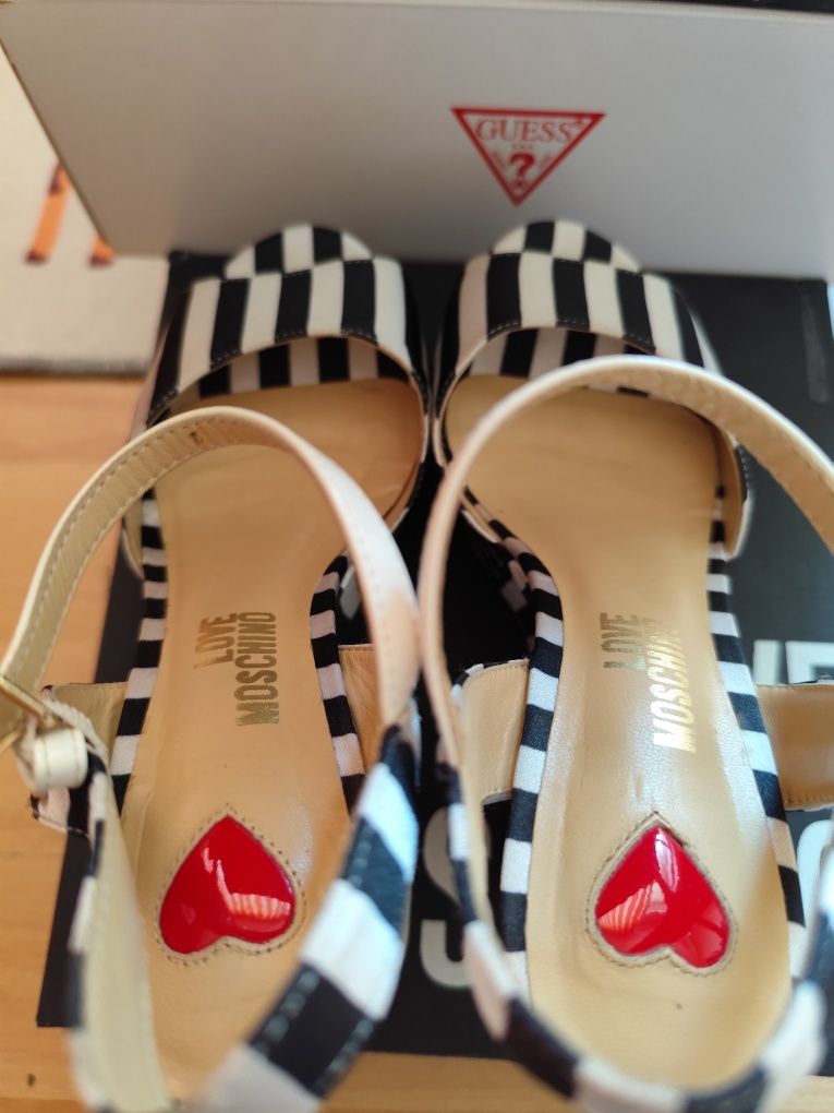 Страхотни летни платформи на Love Moschino